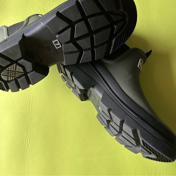 Barbour Olive Green Chelsea Boots - Picture 11 of 11